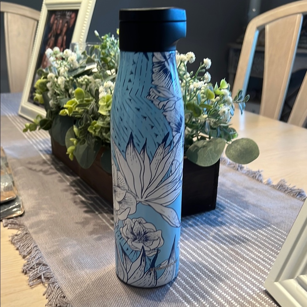 NWOT STARBUCKS Cactus Flower Double Walled Stainless Steel Water Bottle